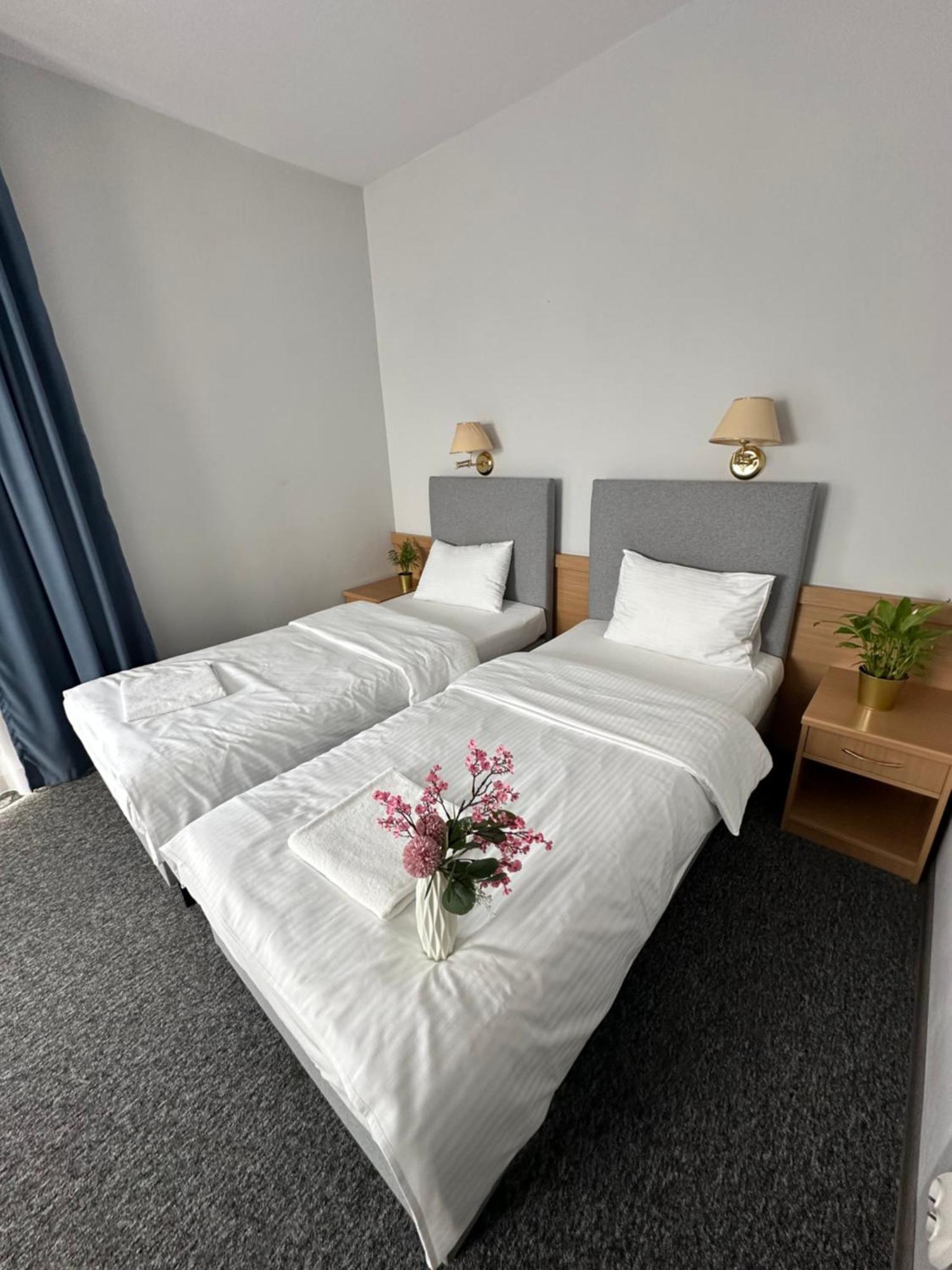 Lezzet B&B Pokoj Goscinny & Turkishrestaurant Warsaw Ngoại thất bức ảnh