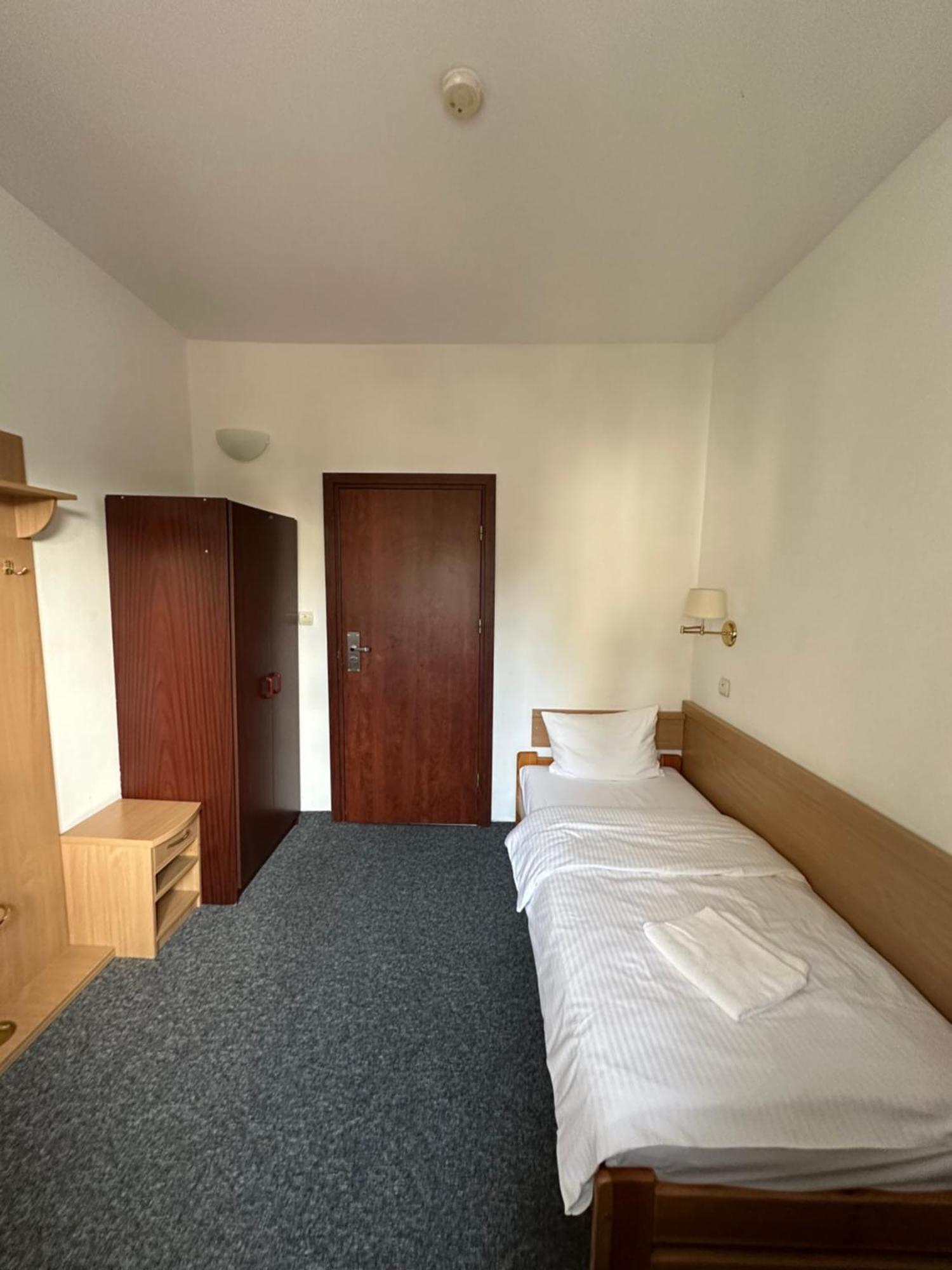 Lezzet B&B Pokoj Goscinny & Turkishrestaurant Warsaw Ngoại thất bức ảnh