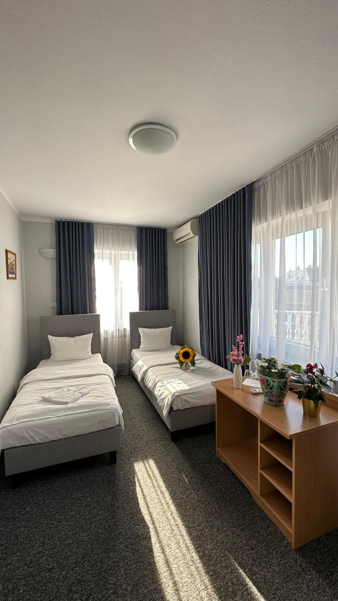 Lezzet B&B Pokoj Goscinny & Turkishrestaurant Warsaw Ngoại thất bức ảnh