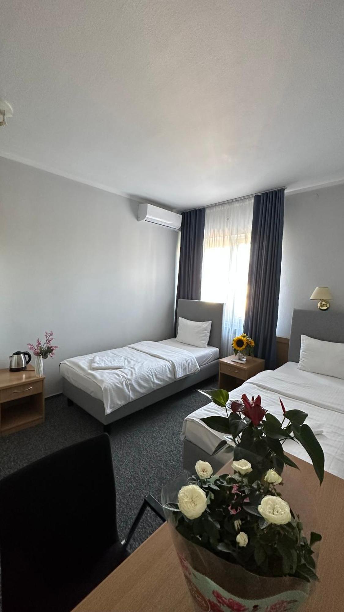 Lezzet B&B Pokoj Goscinny & Turkishrestaurant Warsaw Ngoại thất bức ảnh