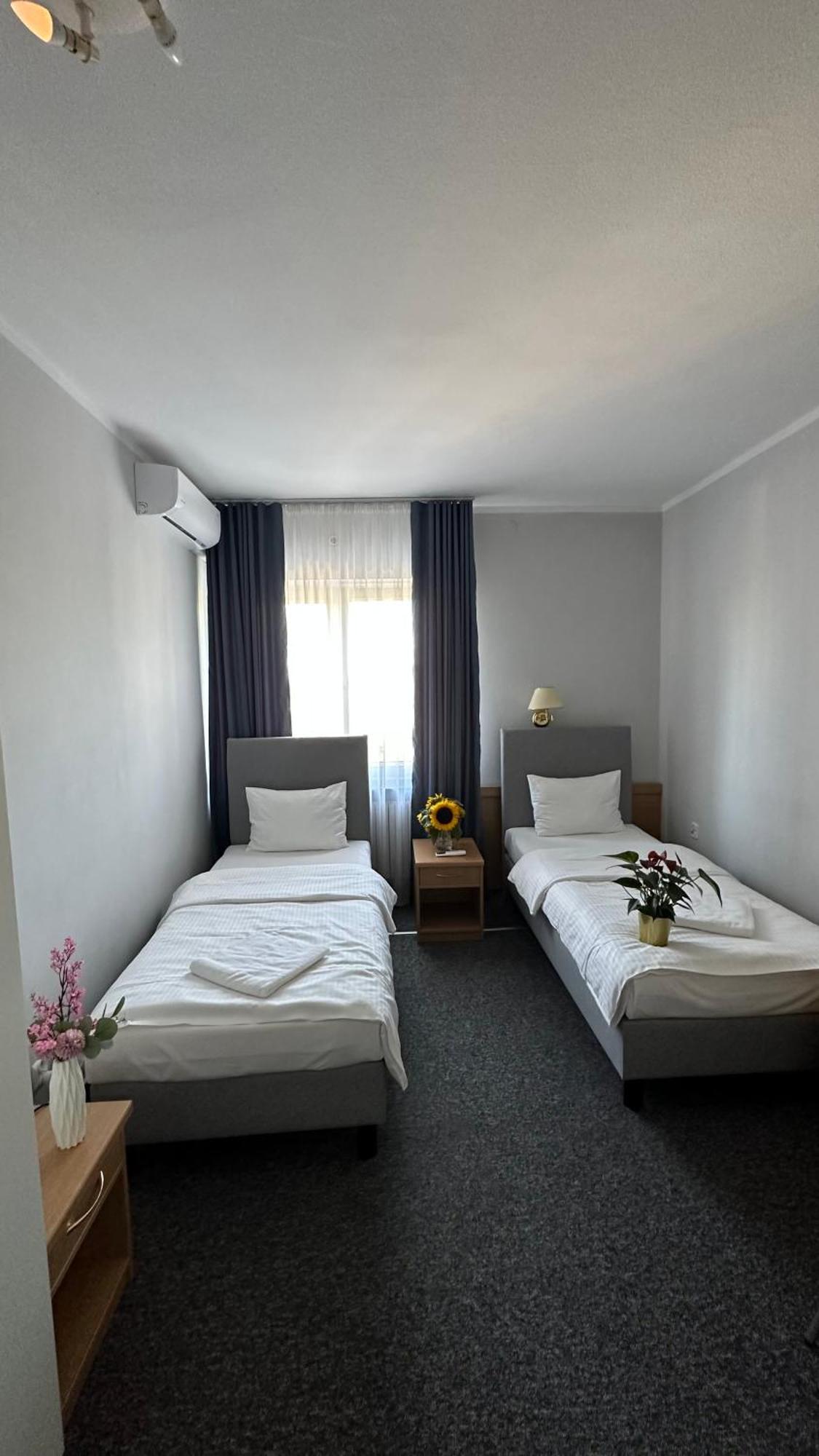 Lezzet B&B Pokoj Goscinny & Turkishrestaurant Warsaw Ngoại thất bức ảnh