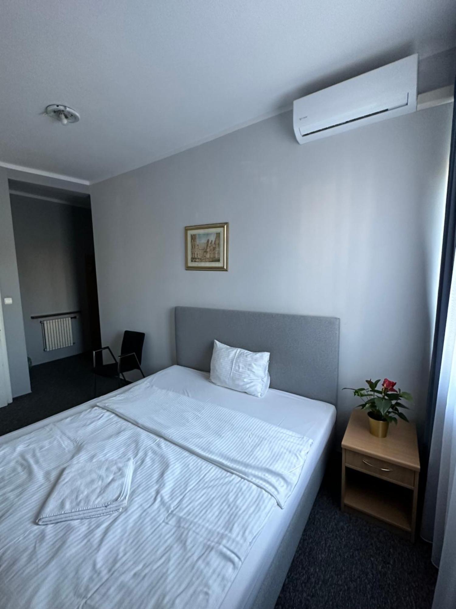 Lezzet B&B Pokoj Goscinny & Turkishrestaurant Warsaw Ngoại thất bức ảnh