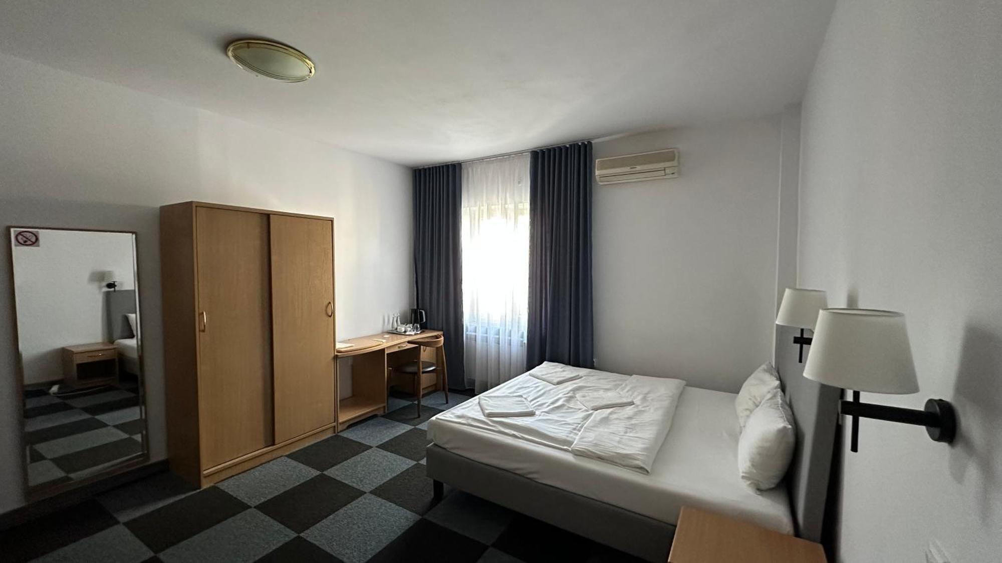Lezzet B&B Pokoj Goscinny & Turkishrestaurant Warsaw Ngoại thất bức ảnh