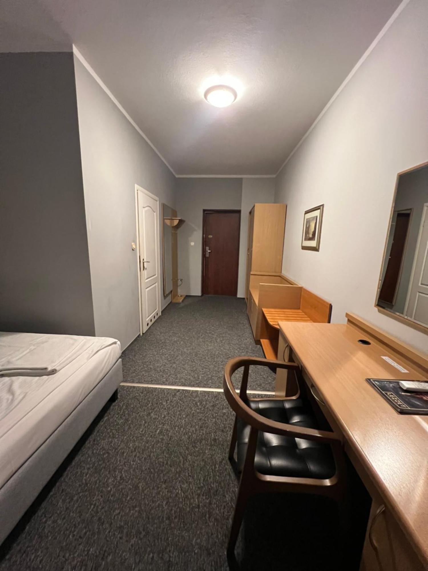 Lezzet B&B Pokoj Goscinny & Turkishrestaurant Warsaw Ngoại thất bức ảnh